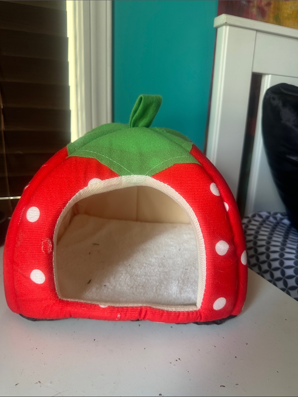 Pet hide/bed